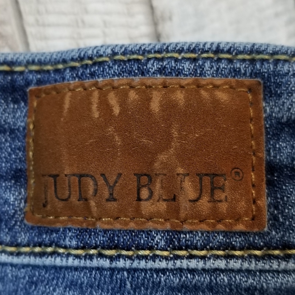 Judy Blue Boyfriend Fit Jeans - Picture 7 of 10